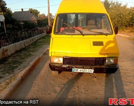 Желтый Рено Трафик, объемом двигателя 1.7 л и пробегом 303 тыс. км за 1400 $, фото 4 на Automoto.ua