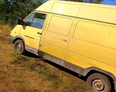 Желтый Рено Трафик, объемом двигателя 2.5 л и пробегом 407 тыс. км за 750 $, фото 1 на Automoto.ua