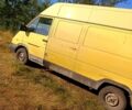 Желтый Рено Трафик, объемом двигателя 2.5 л и пробегом 407 тыс. км за 750 $, фото 1 на Automoto.ua