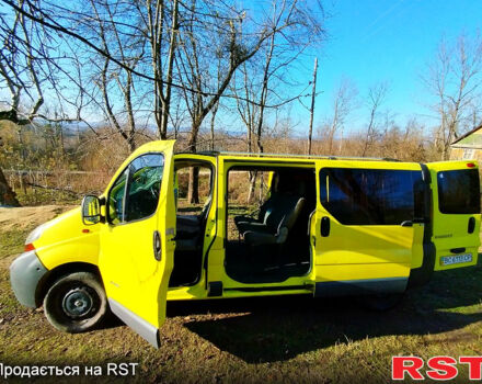 Желтый Рено Трафик, объемом двигателя 1.9 л и пробегом 338 тыс. км за 6800 $, фото 2 на Automoto.ua