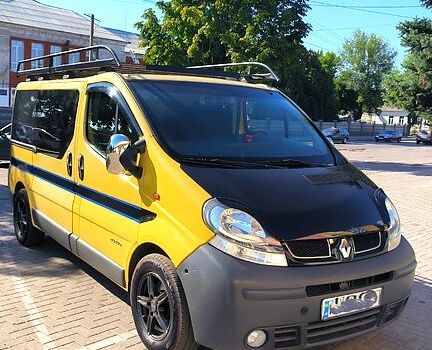 Желтый Рено Трафик, объемом двигателя 2.5 л и пробегом 335 тыс. км за 9400 $, фото 3 на Automoto.ua