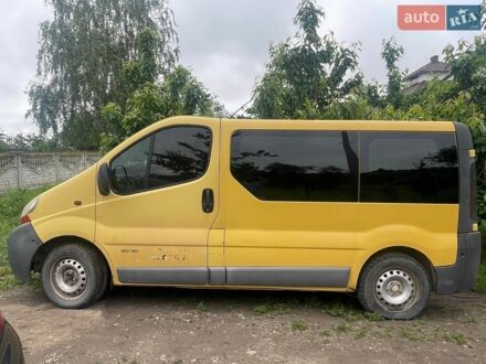 Желтый Рено Трафик, объемом двигателя 1.87 л и пробегом 350 тыс. км за 5500 $, фото 1 на Automoto.ua