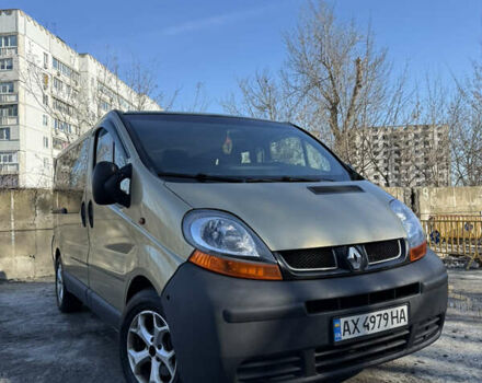 Желтый Рено Трафик, объемом двигателя 1.9 л и пробегом 411 тыс. км за 7800 $, фото 1 на Automoto.ua