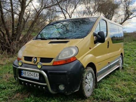 Желтый Рено Трафик, объемом двигателя 1.9 л и пробегом 300 тыс. км за 8500 $, фото 1 на Automoto.ua