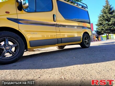 Желтый Рено Трафик, объемом двигателя 2.5 л и пробегом 335 тыс. км за 9400 $, фото 1 на Automoto.ua
