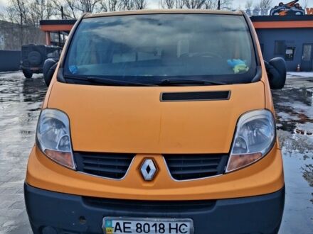 Желтый Рено Трафик, объемом двигателя 2 л и пробегом 330 тыс. км за 5500 $, фото 1 на Automoto.ua