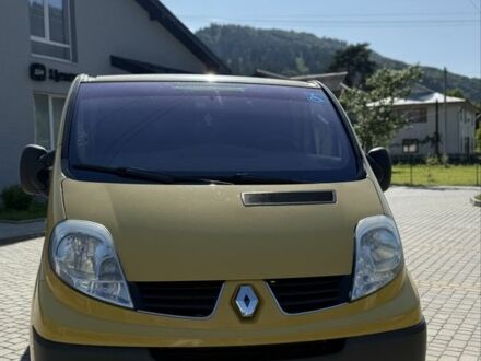 Желтый Рено Трафик, объемом двигателя 2 л и пробегом 350 тыс. км за 13000 $, фото 1 на Automoto.ua