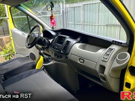 Рено Трафік 2013 у Херсоні на Automoto.ua Жовтий Рено Трафік, об'ємом двигуна 2 л та пробігом 172 тис. км за 11999 $, фото 1 на Automoto.ua