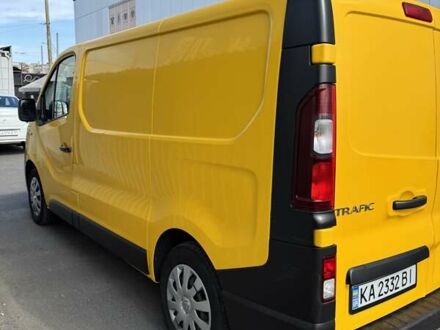 Желтый Рено Трафик, объемом двигателя 1.6 л и пробегом 285 тыс. км за 12500 $, фото 1 на Automoto.ua