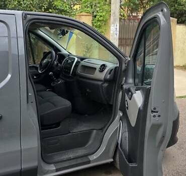 Серый Рено Трафик, объемом двигателя 2 л и пробегом 452 тыс. км за 10800 $, фото 5 на Automoto.ua