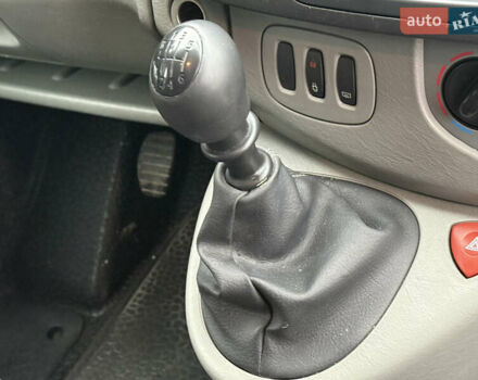 Серый Рено Трафик, объемом двигателя 2 л и пробегом 99 тыс. км за 12999 $, фото 30 на Automoto.ua