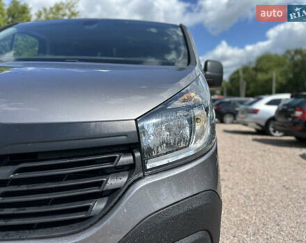 Серый Рено Трафик, объемом двигателя 1.6 л и пробегом 204 тыс. км за 12999 $, фото 3 на Automoto.ua