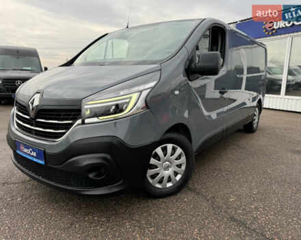 Серый Рено Трафик, объемом двигателя 2 л и пробегом 218 тыс. км за 22500 $, фото 2 на Automoto.ua