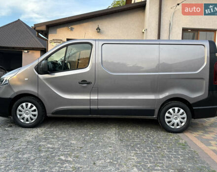 Серый Рено Трафик, объемом двигателя 2 л и пробегом 245 тыс. км за 16999 $, фото 2 на Automoto.ua
