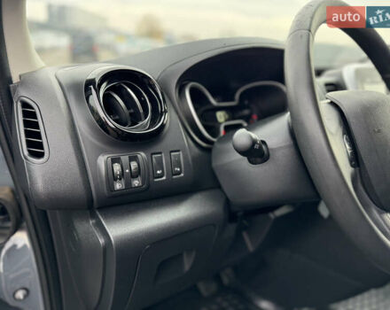 Серый Рено Трафик, объемом двигателя 2 л и пробегом 218 тыс. км за 22500 $, фото 46 на Automoto.ua