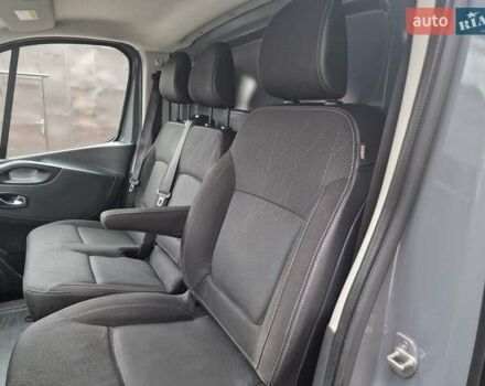Серый Рено Трафик, объемом двигателя 2 л и пробегом 262 тыс. км за 20399 $, фото 8 на Automoto.ua