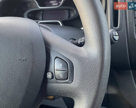 Серый Рено Трафик, объемом двигателя 2 л и пробегом 132 тыс. км за 18700 $, фото 32 на Automoto.ua