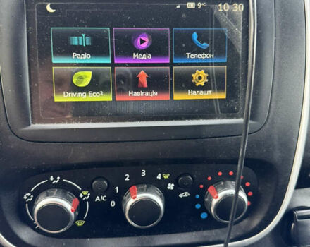 Серый Рено Трафик, объемом двигателя 2 л и пробегом 247 тыс. км за 16000 $, фото 2 на Automoto.ua