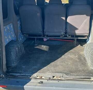 Серый Рено Трафик, объемом двигателя 2.5 л и пробегом 326 тыс. км за 8400 $, фото 2 на Automoto.ua