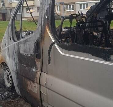 Серый Рено Трафик, объемом двигателя 2.5 л и пробегом 295 тыс. км за 1500 $, фото 2 на Automoto.ua