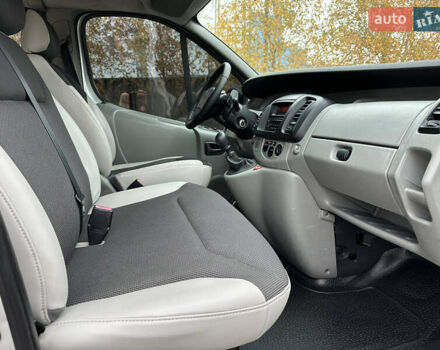 Серый Рено Трафик, объемом двигателя 2.46 л и пробегом 277 тыс. км за 9999 $, фото 10 на Automoto.ua