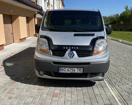 Серый Рено Трафик, объемом двигателя 2.46 л и пробегом 470 тыс. км за 8700 $, фото 2 на Automoto.ua