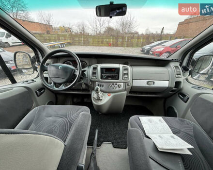 Серый Рено Трафик, объемом двигателя 2.5 л и пробегом 299 тыс. км за 12900 $, фото 10 на Automoto.ua