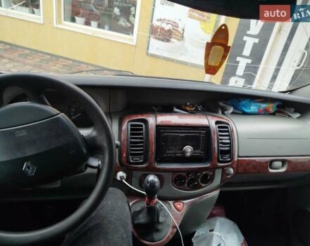 Серый Рено Трафик, объемом двигателя 2.5 л и пробегом 470 тыс. км за 7500 $, фото 4 на Automoto.ua