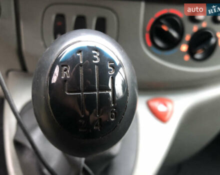 Сірий Рено Трафік, об'ємом двигуна 2 л та пробігом 271 тис. км за 8900 $, фото 16 на Automoto.ua