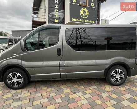 Сірий Рено Трафік, об'ємом двигуна 2 л та пробігом 204 тис. км за 7400 $, фото 3 на Automoto.ua