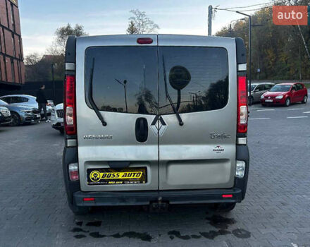 Серый Рено Трафик, объемом двигателя 2 л и пробегом 275 тыс. км за 9500 $, фото 4 на Automoto.ua