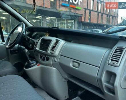 Серый Рено Трафик, объемом двигателя 2 л и пробегом 275 тыс. км за 9500 $, фото 19 на Automoto.ua