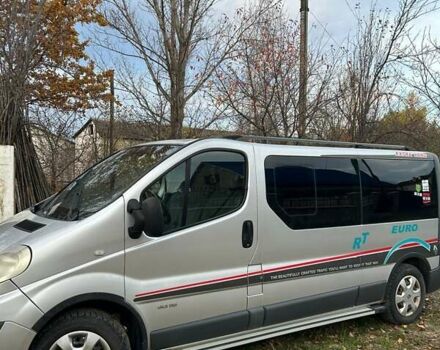 Серый Рено Трафик, объемом двигателя 2 л и пробегом 350 тыс. км за 7500 $, фото 2 на Automoto.ua