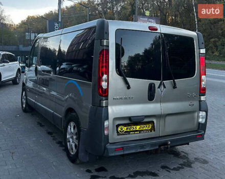 Серый Рено Трафик, объемом двигателя 2 л и пробегом 275 тыс. км за 9500 $, фото 3 на Automoto.ua