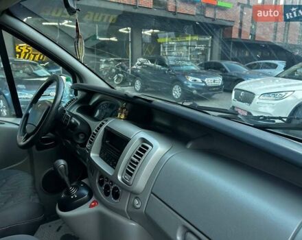 Серый Рено Трафик, объемом двигателя 2 л и пробегом 275 тыс. км за 9500 $, фото 20 на Automoto.ua