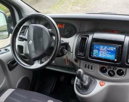 Серый Рено Трафик, объемом двигателя 2 л и пробегом 369 тыс. км за 9700 $, фото 2 на Automoto.ua