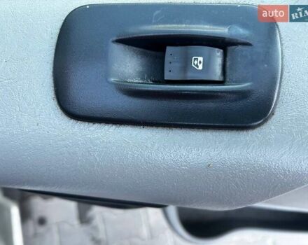 Серый Рено Трафик, объемом двигателя 2 л и пробегом 275 тыс. км за 9500 $, фото 21 на Automoto.ua