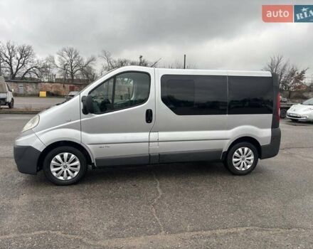 Серый Рено Трафик, объемом двигателя 2 л и пробегом 284 тыс. км за 9900 $, фото 3 на Automoto.ua