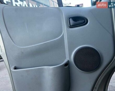 Серый Рено Трафик, объемом двигателя 2 л и пробегом 275 тыс. км за 9500 $, фото 7 на Automoto.ua