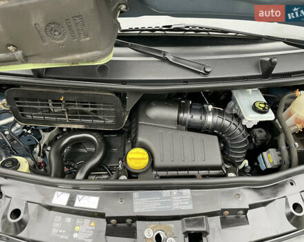 Серый Рено Трафик, объемом двигателя 2 л и пробегом 206 тыс. км за 15200 $, фото 82 на Automoto.ua