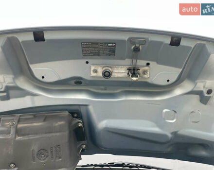 Серый Рено Трафик, объемом двигателя 2 л и пробегом 206 тыс. км за 15200 $, фото 81 на Automoto.ua