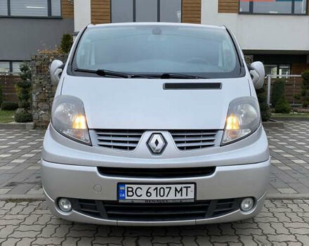 Серый Рено Трафик, объемом двигателя 2 л и пробегом 255 тыс. км за 13299 $, фото 2 на Automoto.ua