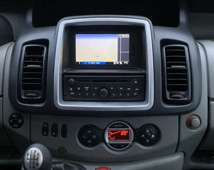 Серый Рено Трафик, объемом двигателя 2 л и пробегом 255 тыс. км за 13299 $, фото 14 на Automoto.ua