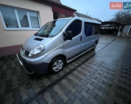 Серый Рено Трафик, объемом двигателя 2 л и пробегом 216 тыс. км за 14500 $, фото 2 на Automoto.ua