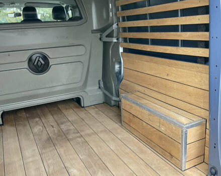 Серый Рено Трафик, объемом двигателя 2 л и пробегом 206 тыс. км за 15200 $, фото 56 на Automoto.ua