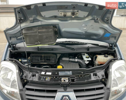 Серый Рено Трафик, объемом двигателя 2 л и пробегом 206 тыс. км за 15200 $, фото 80 на Automoto.ua