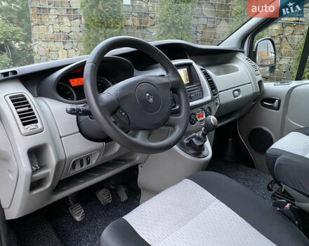 Серый Рено Трафик, объемом двигателя 2 л и пробегом 255 тыс. км за 13299 $, фото 6 на Automoto.ua