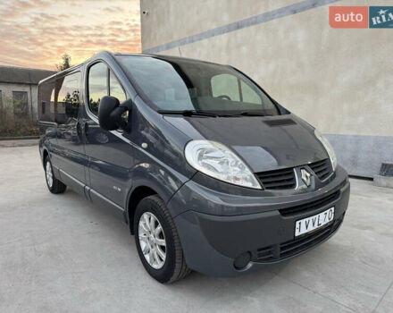 Серый Рено Трафик, объемом двигателя 2 л и пробегом 225 тыс. км за 13900 $, фото 2 на Automoto.ua