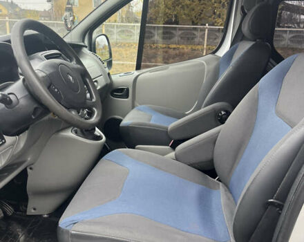 Серый Рено Трафик, объемом двигателя 2 л и пробегом 272 тыс. км за 16500 $, фото 14 на Automoto.ua