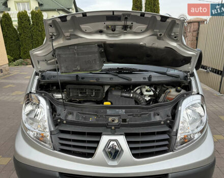 Серый Рено Трафик, объемом двигателя 2 л и пробегом 221 тыс. км за 15071 $, фото 75 на Automoto.ua